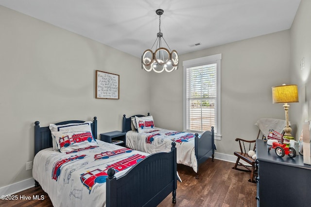 bedroom featuring dark wood-style floors, baseboards, visible vents, and a notable chandelier