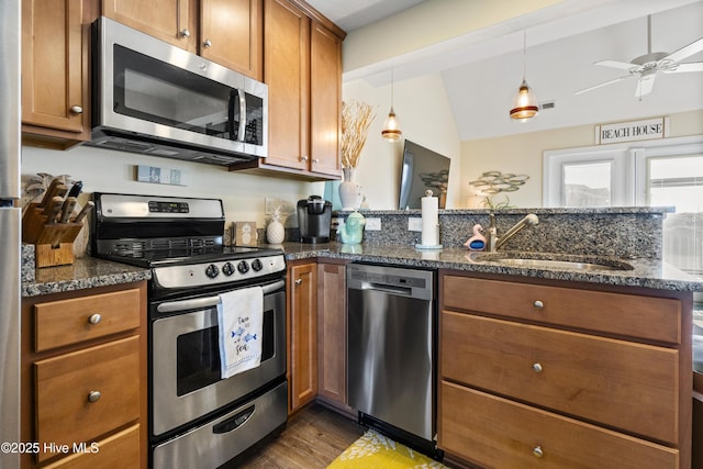 886 New River Inlet Rd Unit 41, North Topsail Beach, NC 28460 - kitchen with stainless steel appliances, a sink, brown cabinetry, a peninsula, and vaulted ceiling