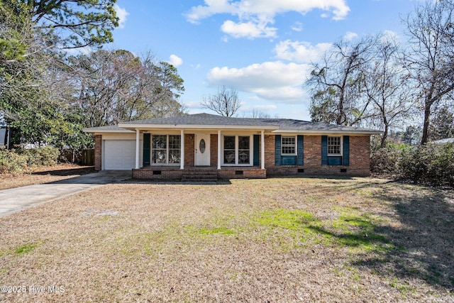 ranch-style house with crawl space, brick siding, and driveway