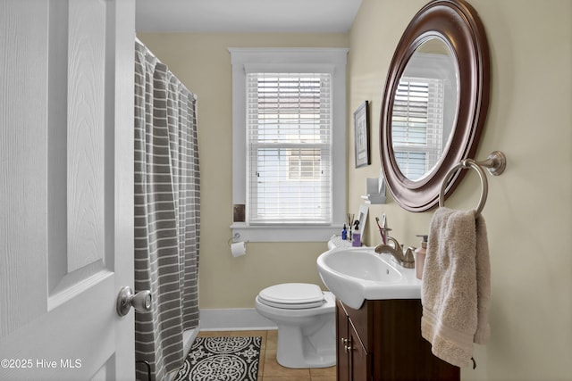 full bathroom with tile patterned floors, toilet, curtained shower, baseboards, and vanity