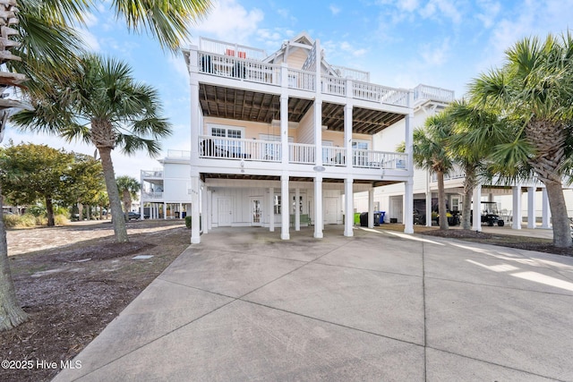 view of front of house featuring driveway and a carport