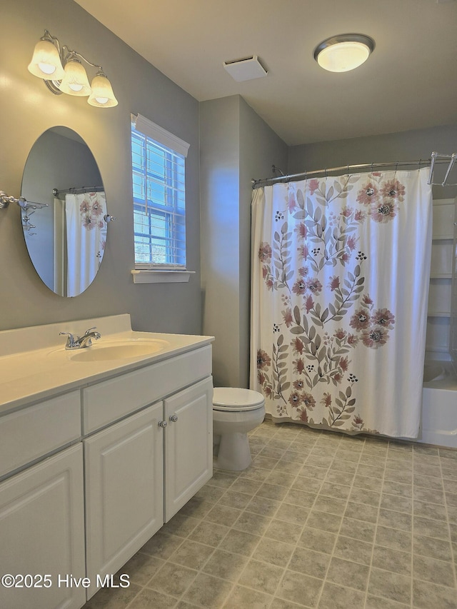 full bathroom featuring visible vents, curtained shower, toilet, and vanity