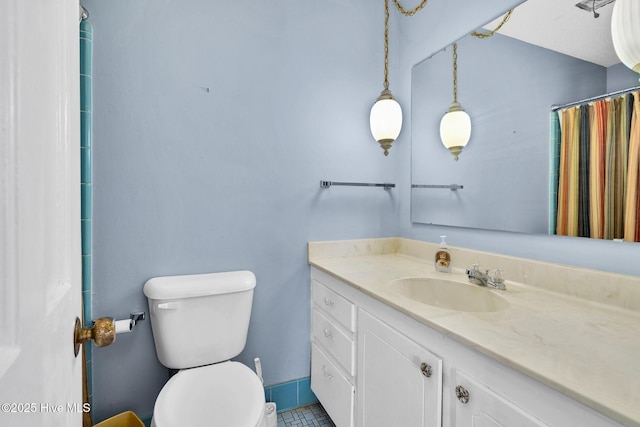 211 Brandon Ave, Tarboro, NC 27886 - full bathroom with curtained shower, vanity, and toilet