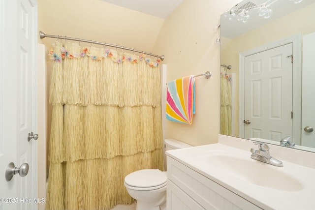 full bathroom featuring curtained shower, toilet, and vanity