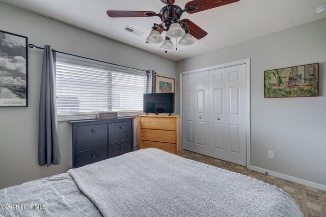 bedroom featuring baseboards, visible vents, a ceiling fan, and light colored carpet