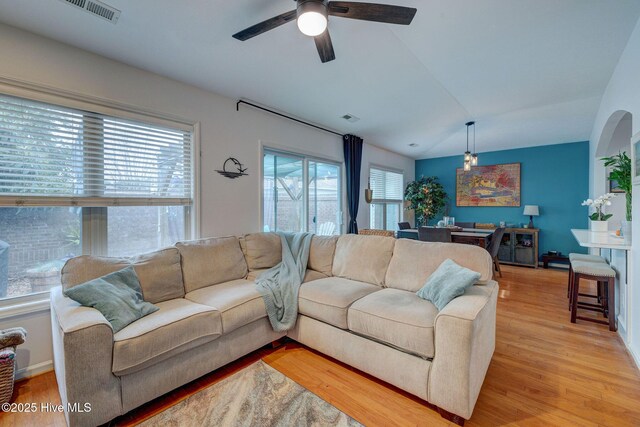 living room featuring light wood finished floors, recessed lighting, visible vents, and a ceiling fan