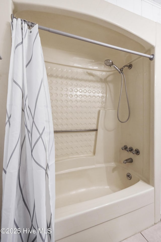 bathroom with shower / tub combo