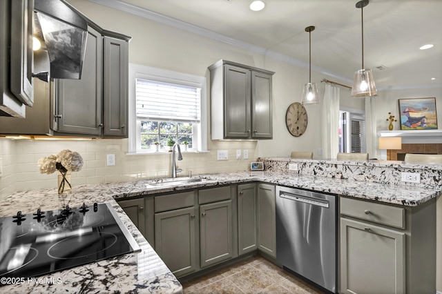 kitchen featuring black electric stovetop, a peninsula, a sink, gray cabinets, and dishwasher