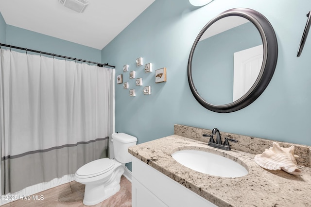 full bath with a shower with curtain, visible vents, vanity, and toilet