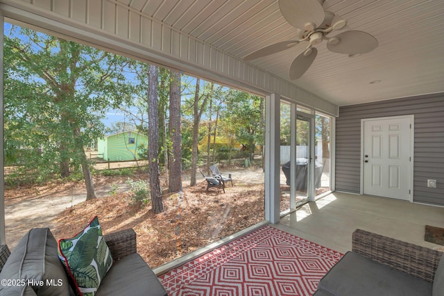 sunroom / solarium featuring ceiling fan