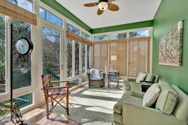 sunroom / solarium featuring a ceiling fan