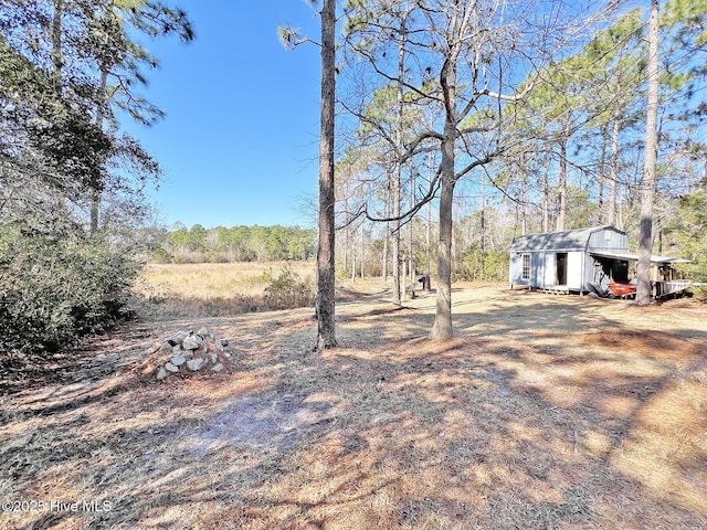 view of yard with an outbuilding and an outdoor structure