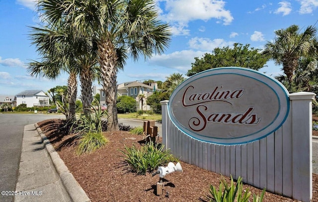 community sign featuring a residential view