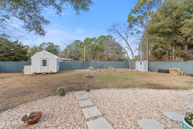 view of yard featuring a fenced backyard, an outdoor structure, and a storage unit