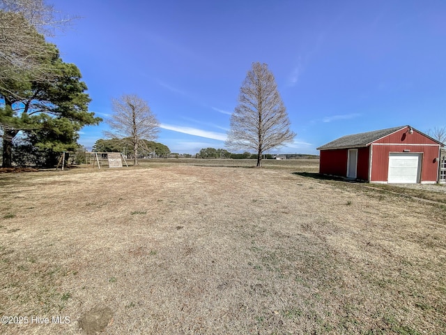 view of yard with an outbuilding and a rural view