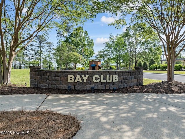 view of community / neighborhood sign