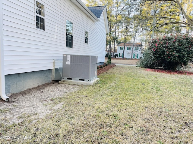 view of yard with cooling unit