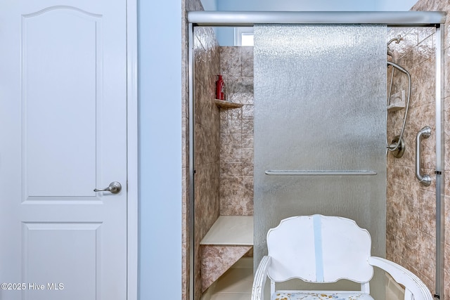 bathroom featuring a tile shower