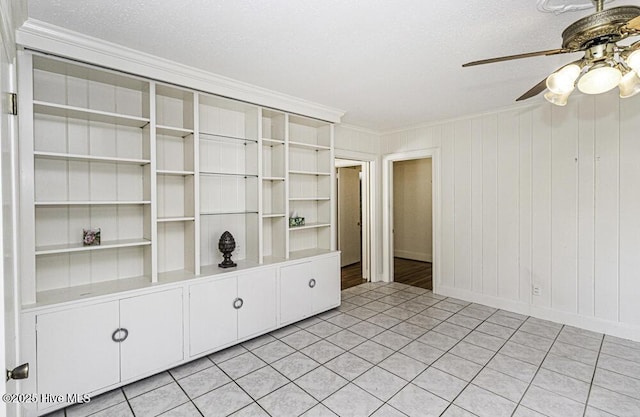 unfurnished room featuring ceiling fan and crown molding