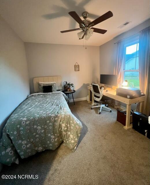 bedroom with ceiling fan, carpet, visible vents, and baseboards