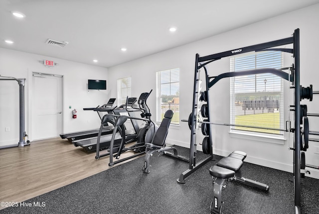 workout area featuring baseboards, visible vents, and recessed lighting