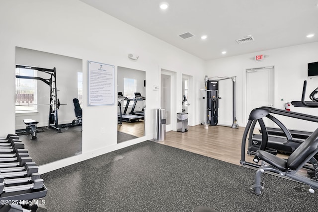 exercise room featuring recessed lighting, visible vents, and baseboards