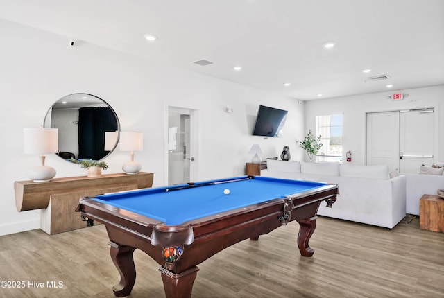 rec room featuring light wood-style floors, visible vents, pool table, and recessed lighting