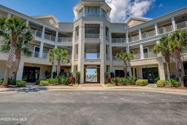 view of apartment building / complex