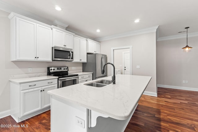 kitchen with stainless steel appliances, an island with sink, decorative light fixtures, and white cabinetry