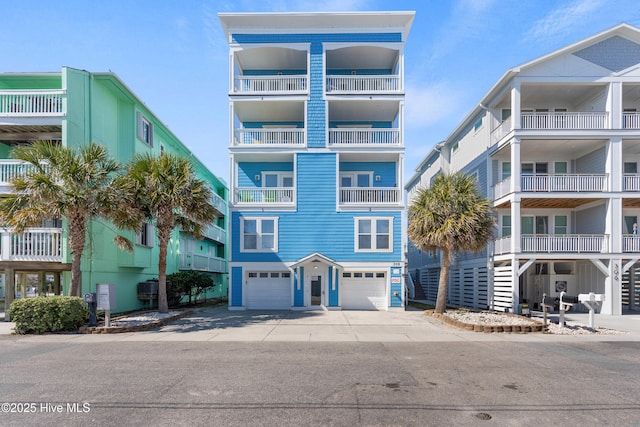 view of front facade featuring driveway and a garage