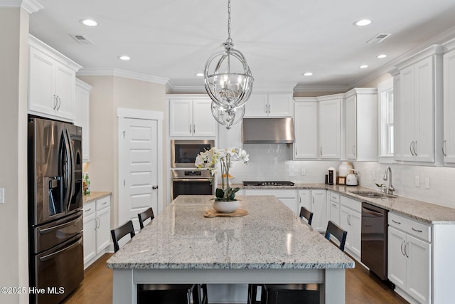 935 Baldwin Park Dr, Wilmington, NC 28411 - kitchen with stainless steel appliances, a sink, under cabinet range hood, white cabinetry, and recessed lighting