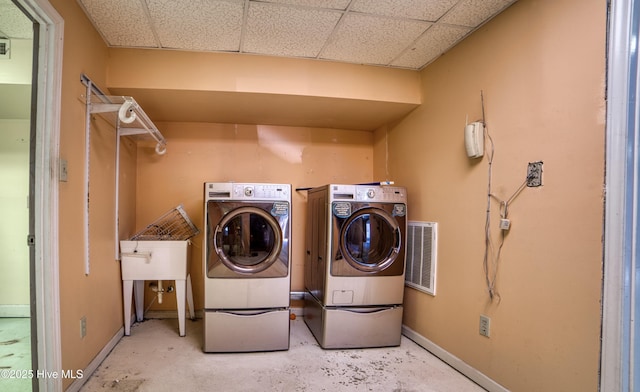 laundry room featuring laundry area, visible vents, washer and clothes dryer, and baseboards