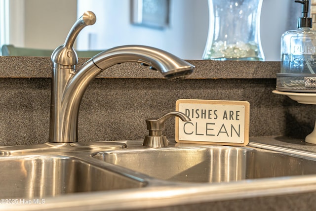 room details featuring a sink