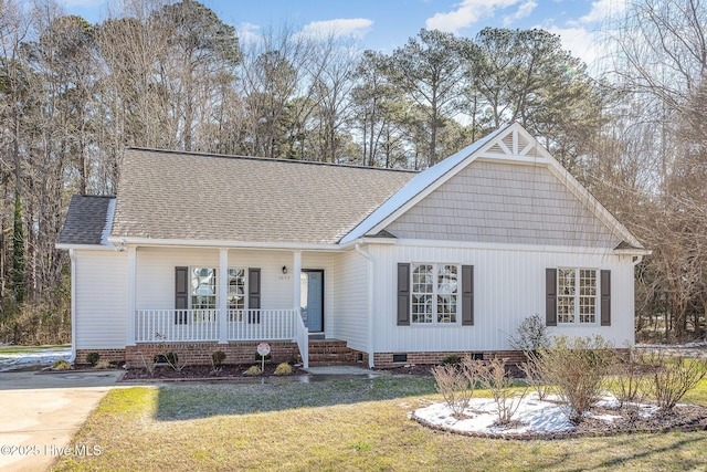 single story home featuring roof with shingles, a porch, crawl space, and a front lawn