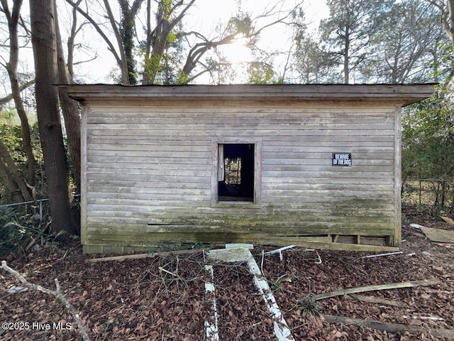 view of outbuilding with an outbuilding