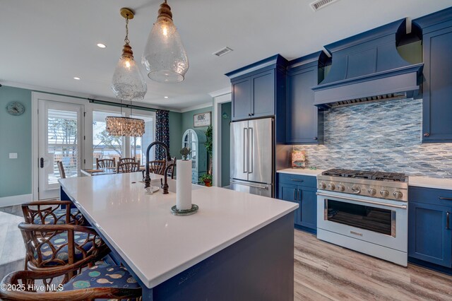 dining room featuring light wood finished floors, baseboards, an inviting chandelier, crown molding, and recessed lighting