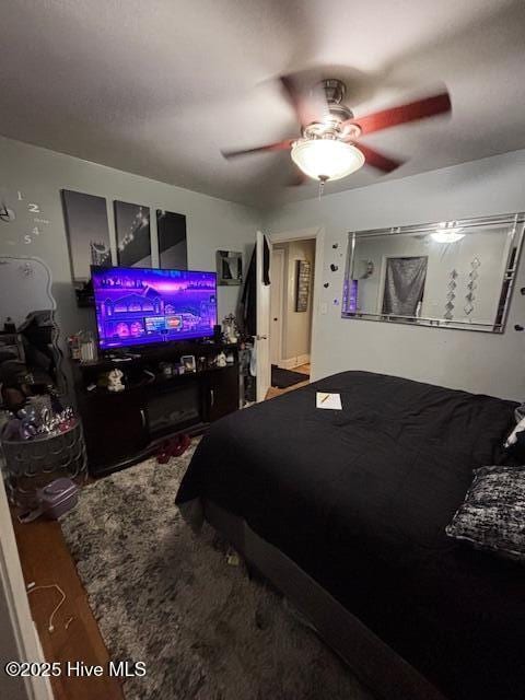 bedroom featuring a ceiling fan