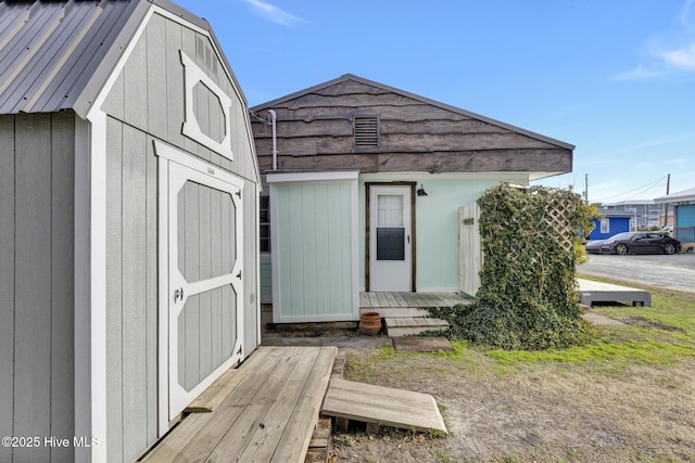 rear view of house featuring an outbuilding