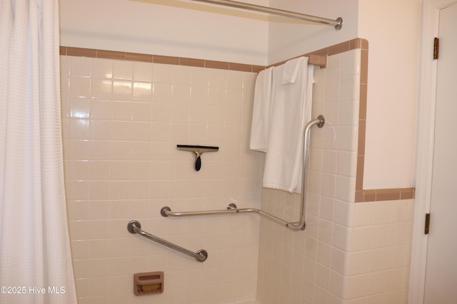 bathroom with curtained shower