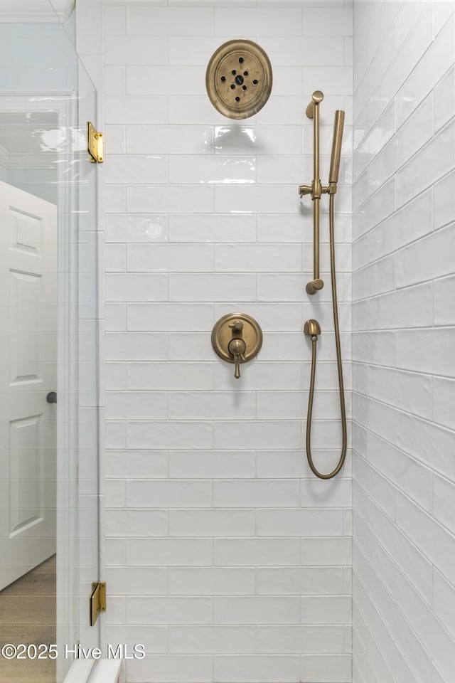 bathroom with a tile shower