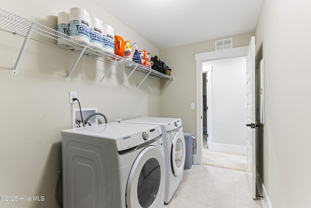 full bath with visible vents, a sink, toilet, and double vanity