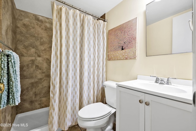 full bath with toilet, vanity, and a shower with shower curtain