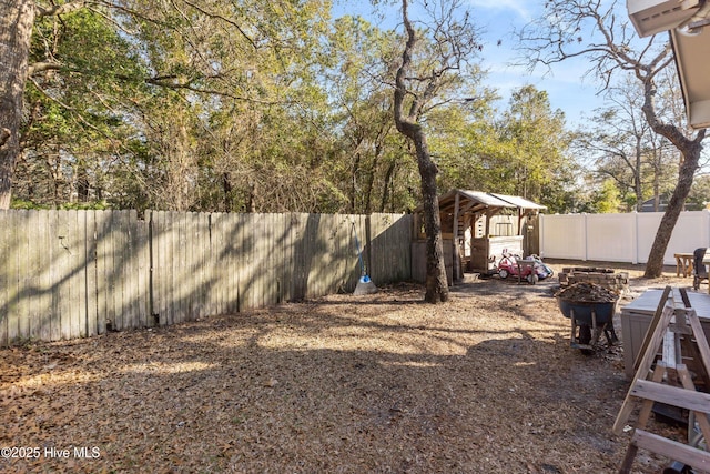 view of yard featuring a fenced backyard