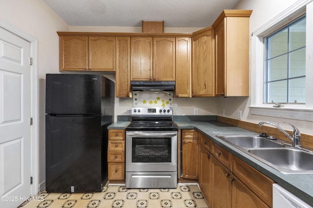 kitchen with electric stove, freestanding refrigerator, a sink, dishwasher, and under cabinet range hood