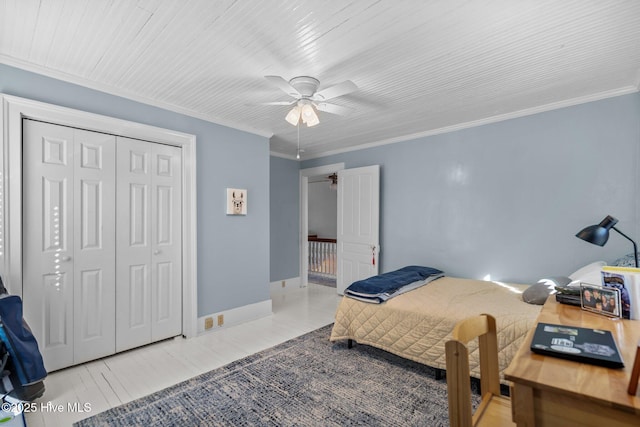 bedroom with a closet, ceiling fan, and crown molding
