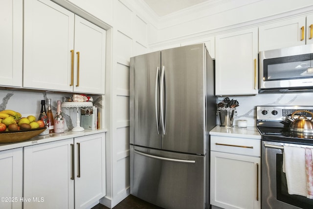 kitchen with stainless steel appliances, light countertops, crown molding, and tasteful backsplash