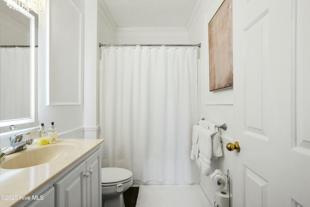 full bath featuring ornamental molding, vanity, toilet, and curtained shower