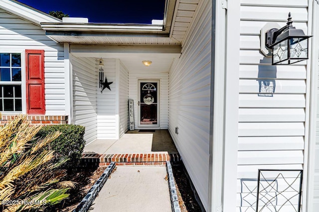 doorway to property with covered porch