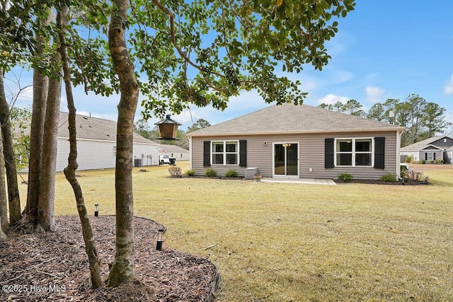 back of house featuring a lawn