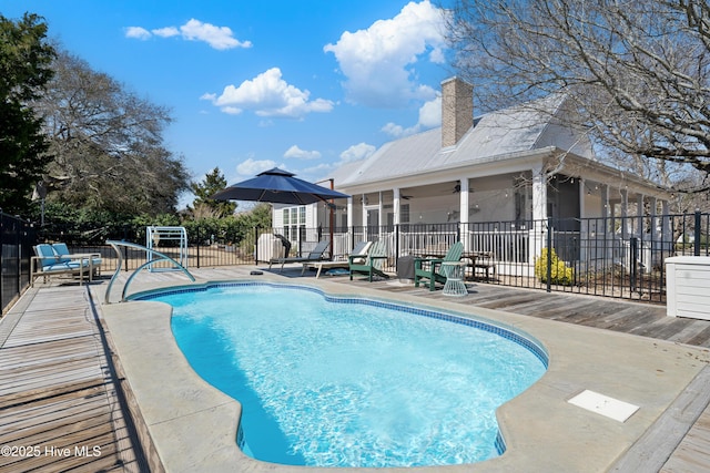 view of swimming pool featuring a ceiling fan, a patio area, fence, and a fenced in pool